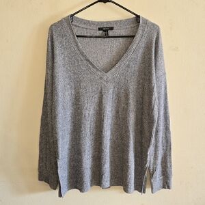 Forever 21 Ribbed V Neck Sweater Women’s Size Medium Pullover Gray Drop Shoulder